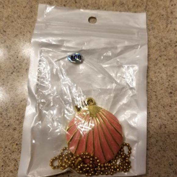 Sea Shell USB 8GB Necklace - Picture 1 of 1